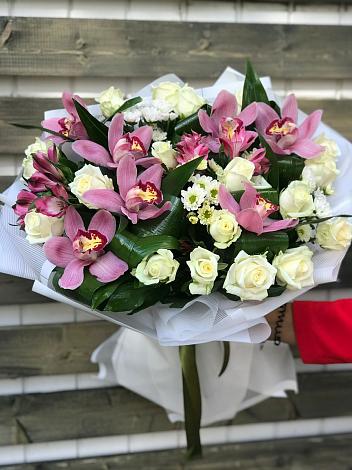 Букет цветов из: Розы и Хризантемы в Воскресенском новая Москва