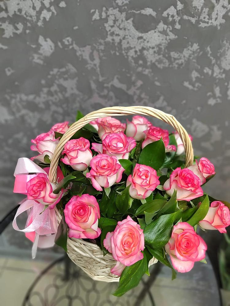 Цветочная композиция из Розы в корзине в Воскресенском новая Москва