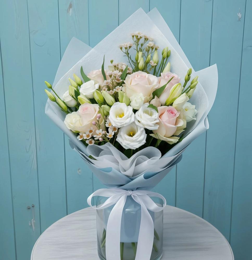 Букет цветов из: Розы и Лизиантусы в Воскресенском новая Москва