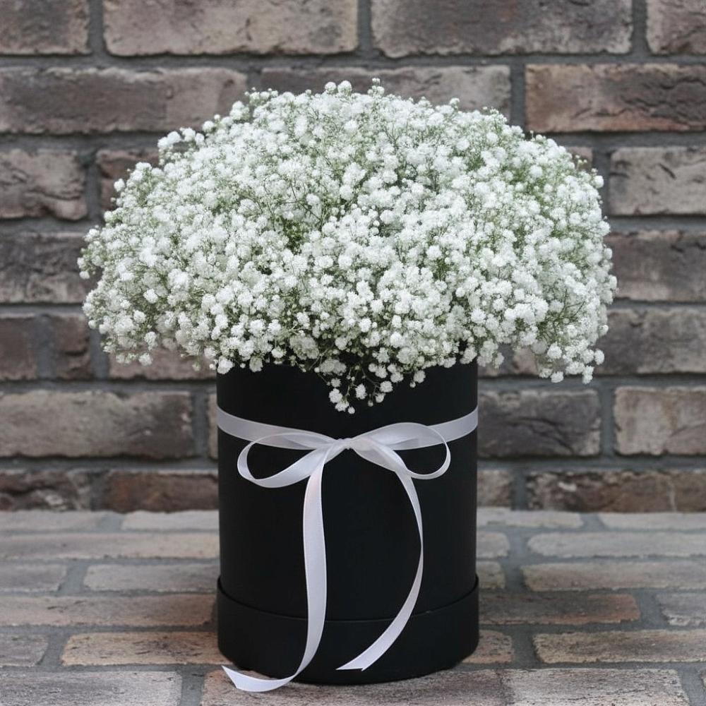 Цветочная композиция из Гипсофила в шляпной коробке в Воскресенском новая Москва