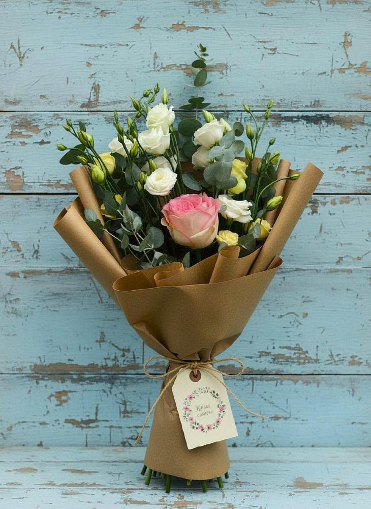 Букет цветов из: Розы и Лизиантусы в Воскресенском новая Москва