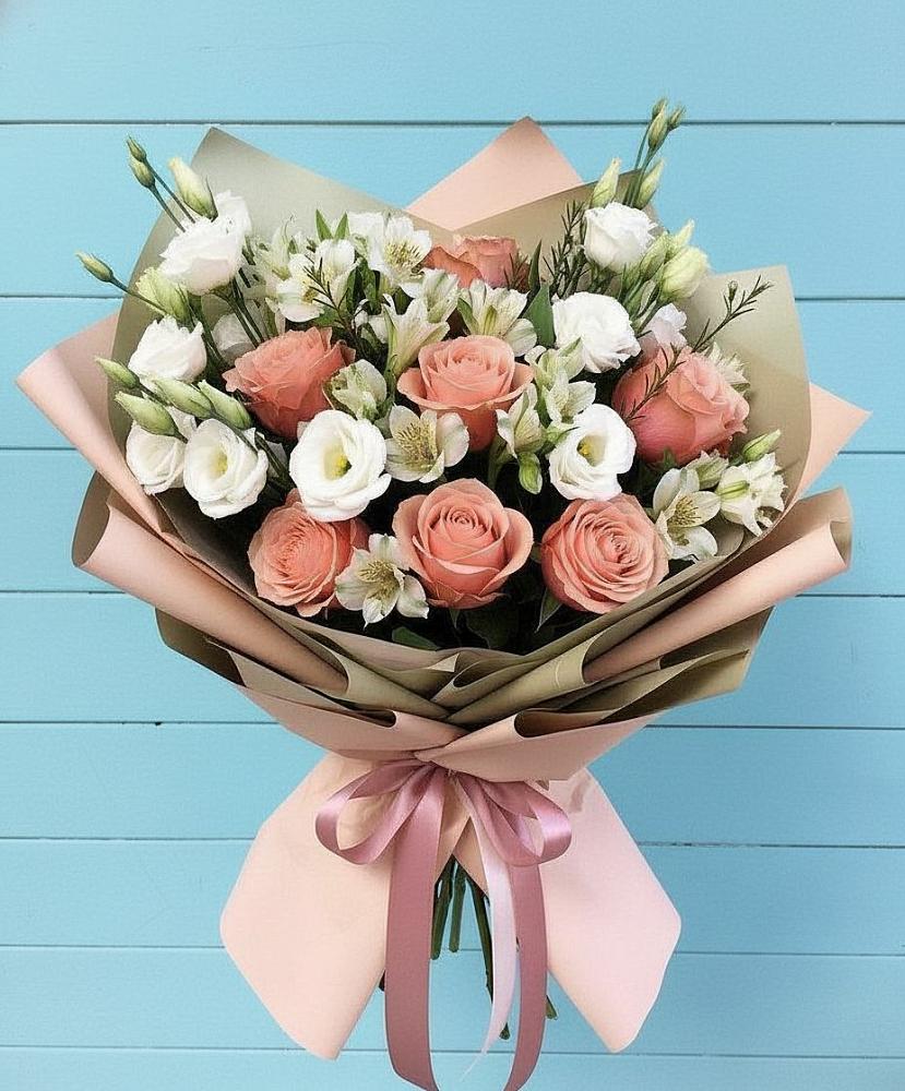 Букет цветов из: Розы, Альстромерии и Лизиантусы в Воскресенском новая Москва