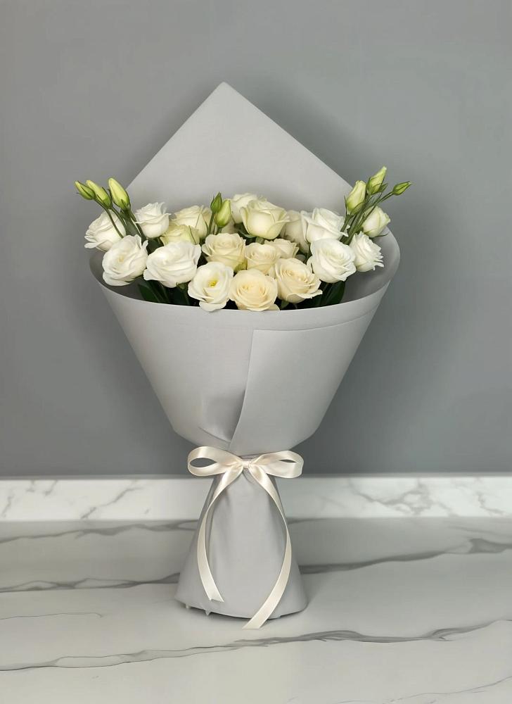 Букет цветов из: Розы и Лизиантусы в Воскресенском новая Москва