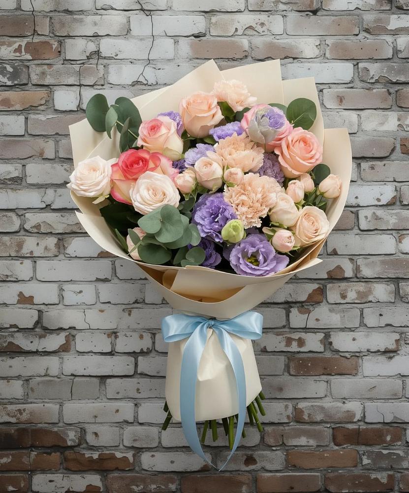 Букет цветов из: Розы, Лизиантусы и Гвоздики в Воскресенском новая Москва