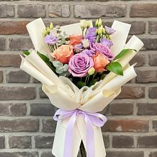 Букет цветов из:  Лизиантусы и Розы в Воскресенском новая Москва