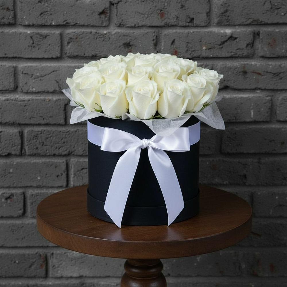 Цветочная композиция из Розы в шляпной коробке в Воскресенском новая Москва