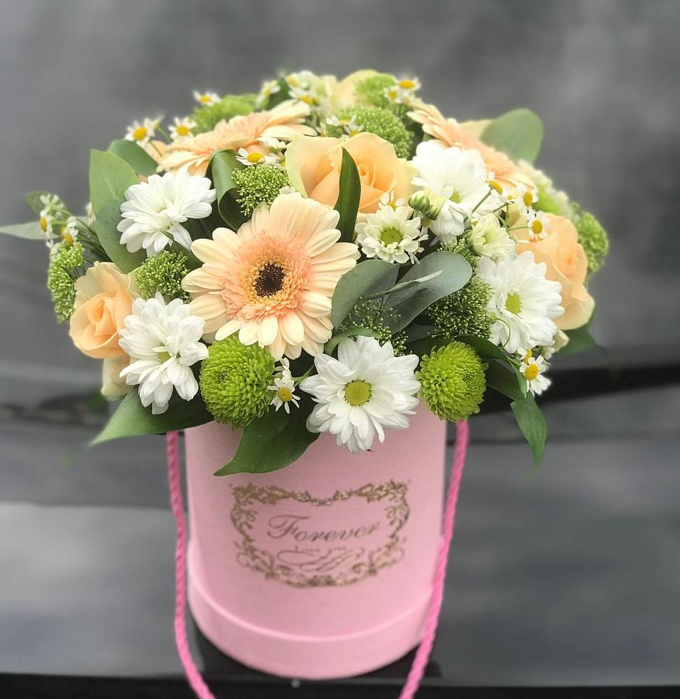 Цветочная композиция из Розы, Герберы и Хризантемы в шляпной коробке в Воскресенском новая Москва