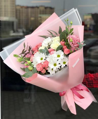 Букет цветов из: Розы, Лизиантусы и Хризантемы в Воскресенском новая Москва