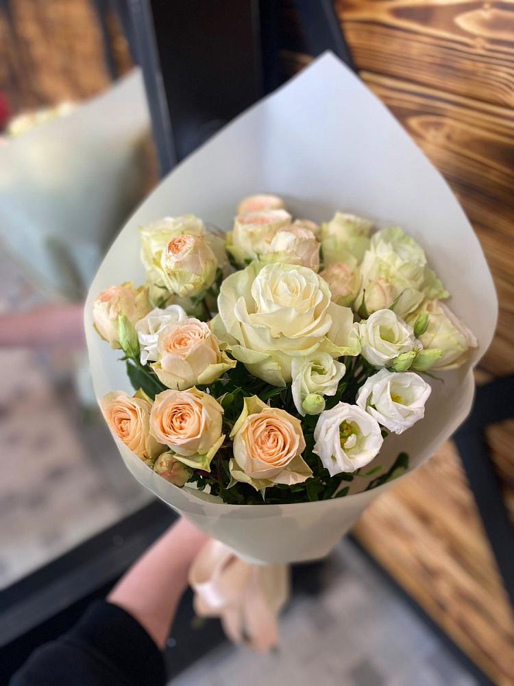 Букет цветов из: Розы и Лизиантусы в Воскресенском новая Москва