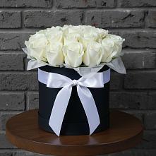 Цветочная композиция из Розы в шляпной коробке в Воскресенском новая Москва